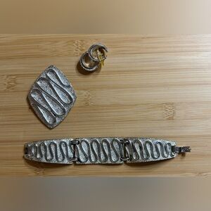 Vintage Sarah Coventry Jewelry Set Bracelet Earrings Brooch Silver Tone Metal